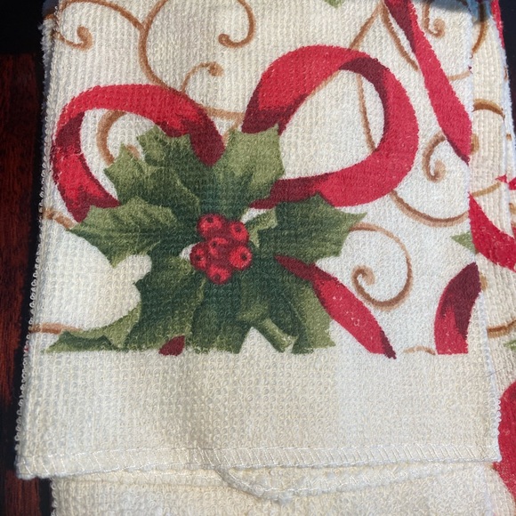 Seven-Piece Holiday Linens - Picture 3 of 5